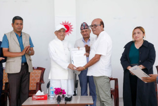 लोककल्याणकारी विज्ञापनको रकम कटौती नगर्न ओलीसमक्ष आग्रह