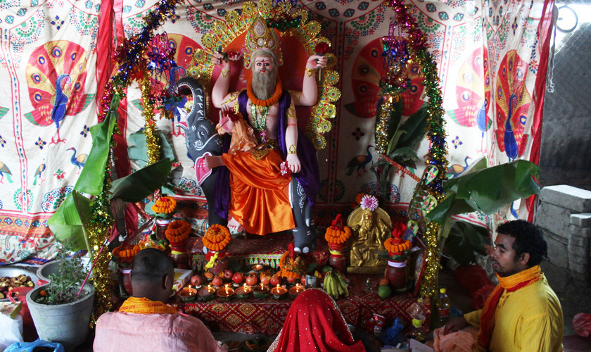 आज विश्वकर्मा पूजा एवम्  वास्तु दिवस मनाइँदै, यस्तो छ महत्त्व