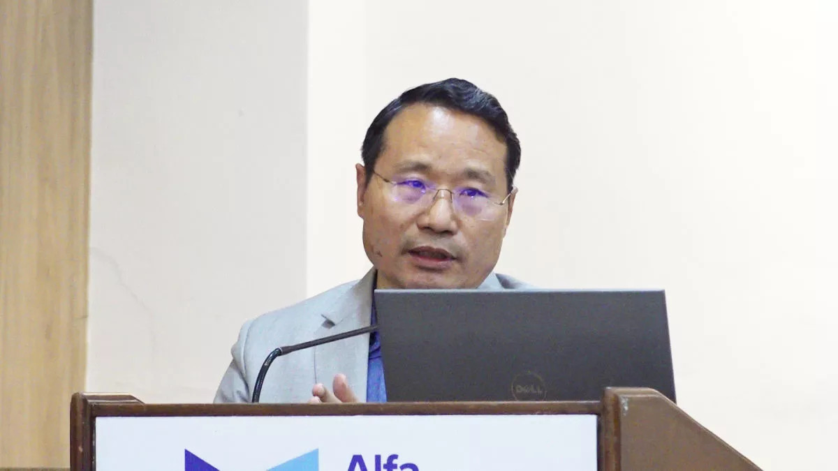 संविधानको आधारभूत संरचनामा प्रहार गरे अर्को द्वन्द्व हुन सक्छ: वर्षमान पुन