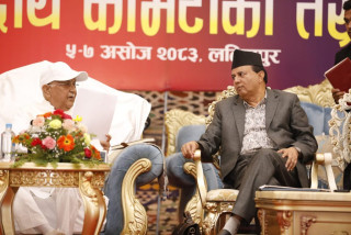 शंकर-ओली सम्वाद: 'तपाईंसँग दूरी होइन, तरिका नमिलेको हो'