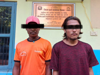 बाढीमा बगेको शवबाट सुनको मुन्द्रा लुट्ने दुई जनालाई धरौटी