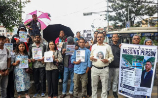 भोटेकोशी बाढीमा बेपत्ताको खोजी माग्दै माइतीघरमा आफन्तको प्रदर्शन