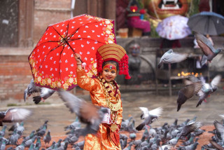 कुमारीको भेषमा