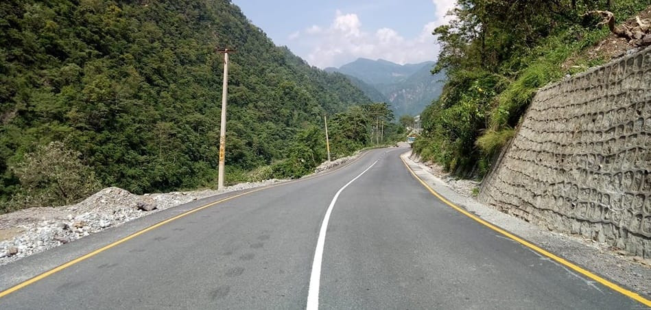 पृथ्वी राजमार्गमा सवारी आवागमनमा पूर्ण रूपमा रोक
