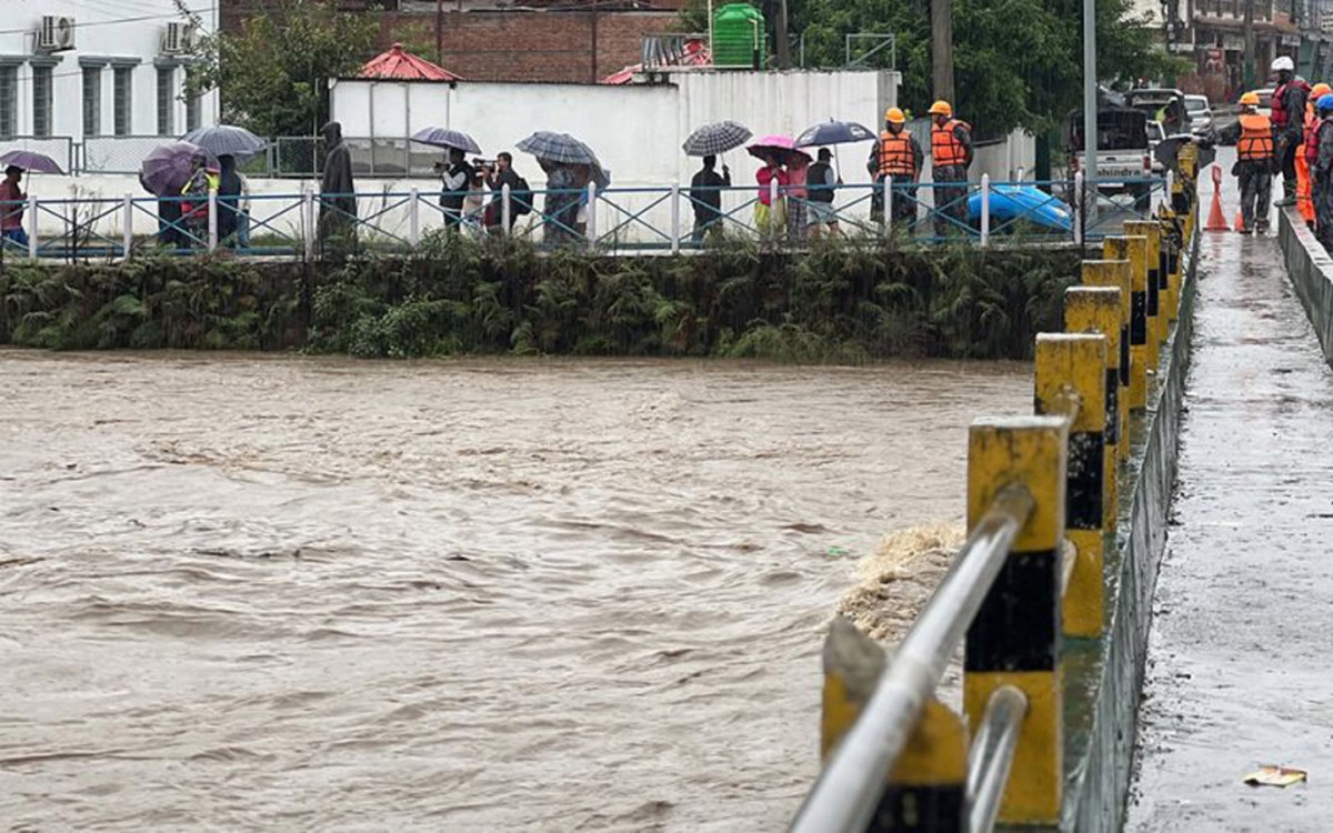 काठमाडौंका नदीमा जलसतह बढ्यो, करिडोरमा यात्रा नगर्न ट्राफिकको आग्रह