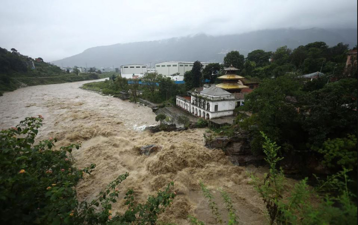 अविरल वर्षको कारण चोभार गल्छीमा बढ्यो पानीको बहाव (तस्बिरहरू)