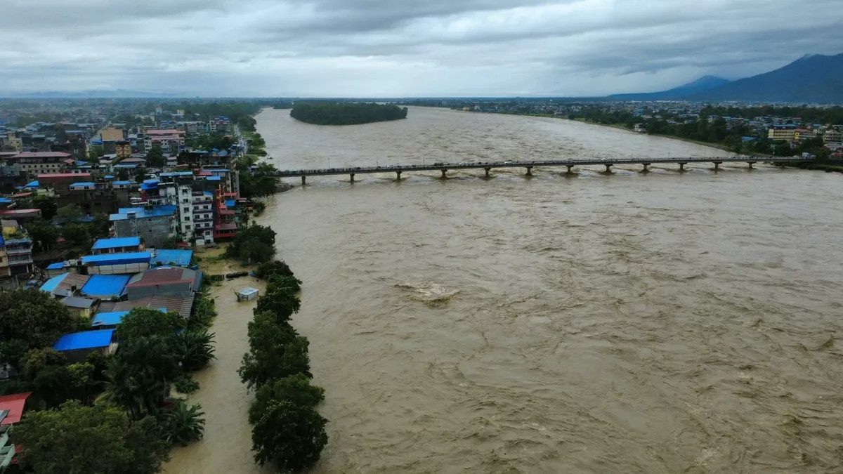 चितवनमा बाढीमा फसेका १० जनाको उद्धार
