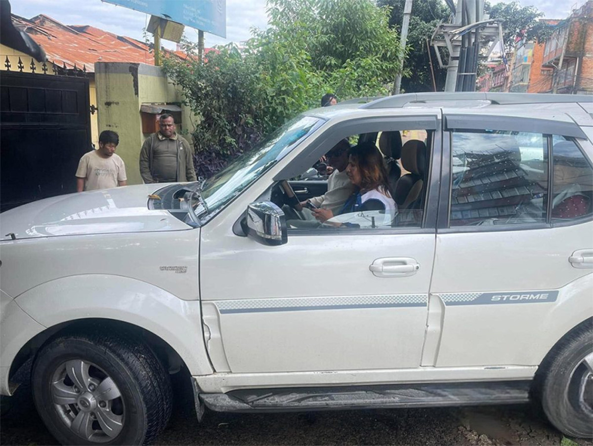 पूर्वप्रधानन्यायाधीश चोलेन्द्रलाई भेट्न मानव अधिकार आयोगको टोली टेकुमा