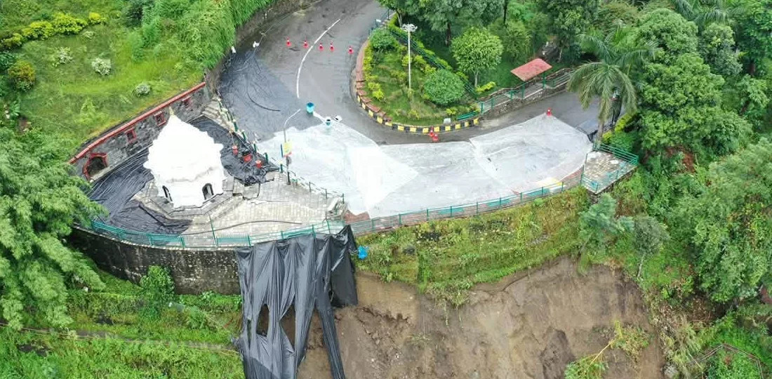 पहिरोका कारण सडक प्रभावित, मनकामना दर्शन तथा केबलकार सेवा भने सञ्चालनमा