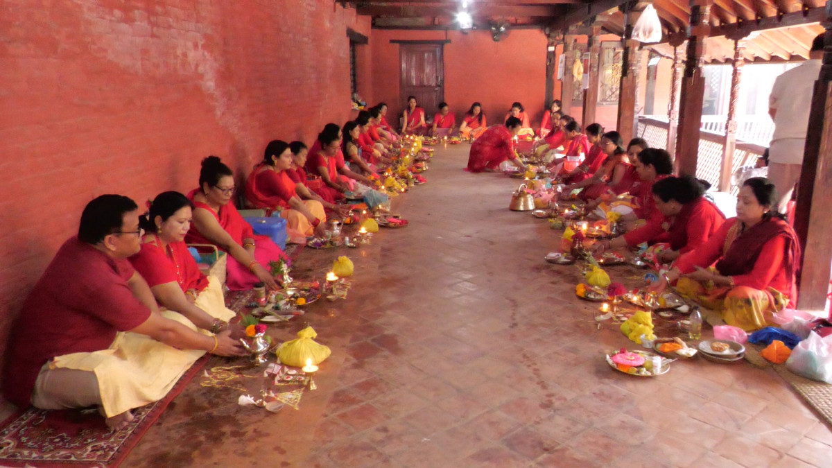 ललितपुरको सुरस्चन्द्र महाविहार महापालमा वसुन्धरादेवीको व्रतपूजा