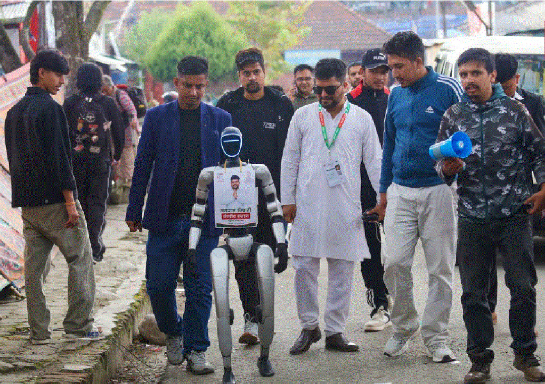 कांग्रेस महाधिवेशनमा रोबोटको प्रयोग गरेर भोट मागिँदै, भोट माग्ने  पछि भन्छ जय नेपाल