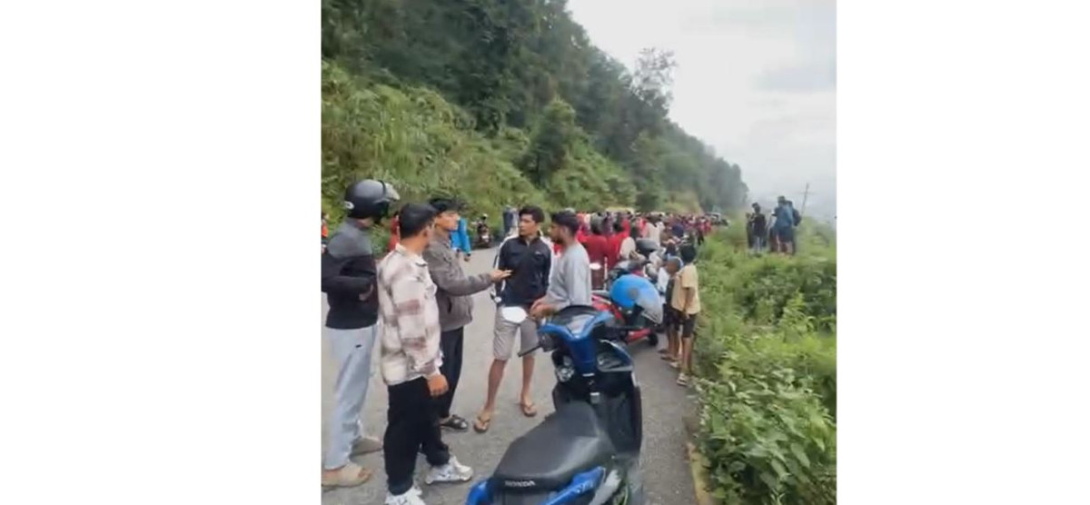 पोखरामा विद्यार्थी बोकेको स्कूल बस दुर्घटना, तीन जनाको मृत्यु