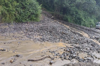 पिन्थली पहिरोले बीपी राजमार्ग अवरुद्ध