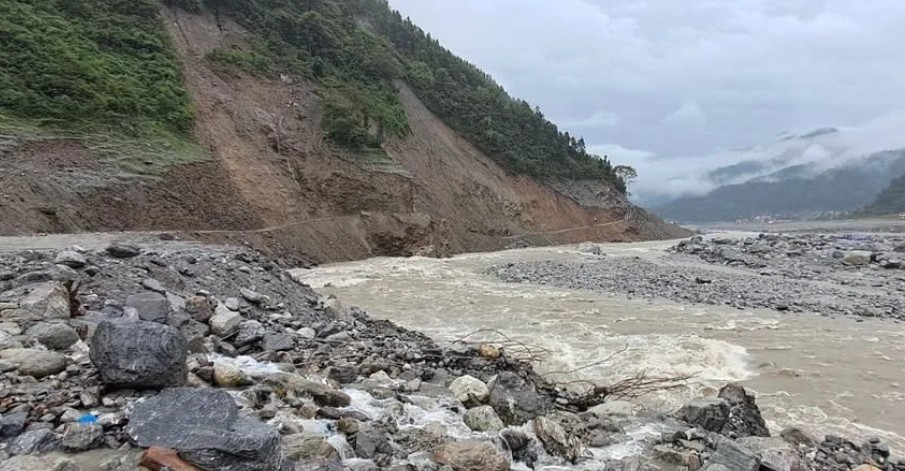 त्रिशूली–वेत्रावती सडक भासियो, यातायात आवागमन पूर्ण रूपमा ठप्प